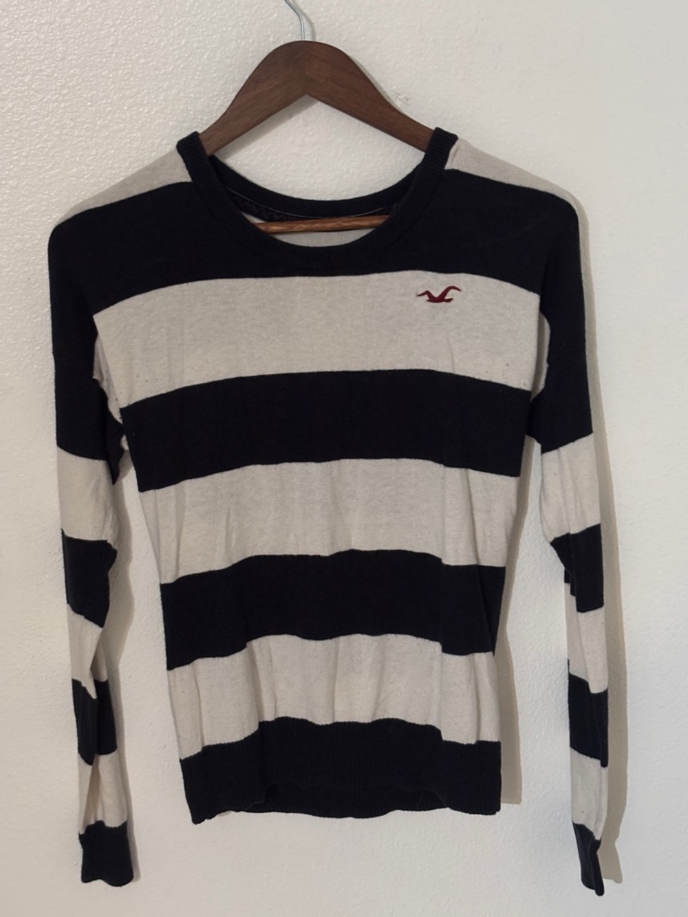 Early 2000s Hollister Black & Cream Wide-Stripe Crewneck Sweater